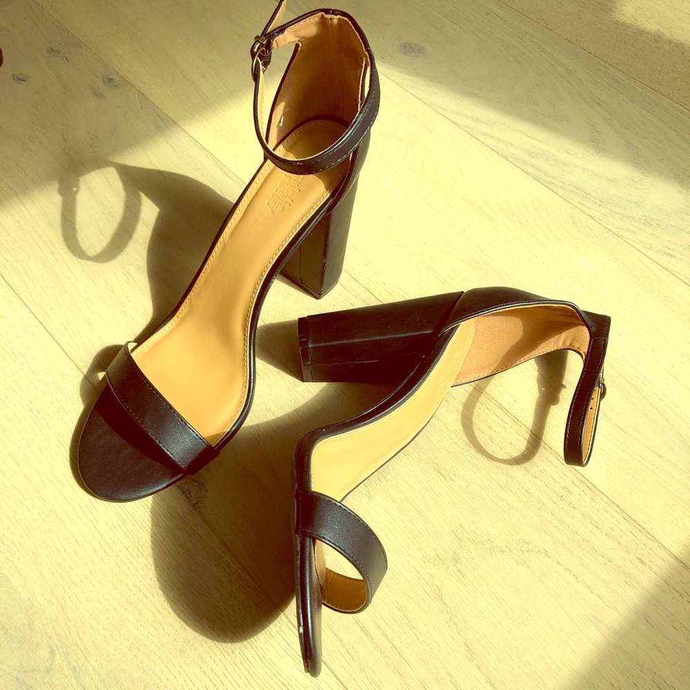 Brand NEW chunky heel sandals by Charlotte Russe